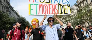 "Augmentez les Salaires !" : En France, 300 000 Personnes Ont Manifesté pour le Pouvoir D'Achat