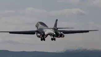 Axios: ABD, İran'da Yeniden B-1 Bombardıman Uçaklarıyla Saldırıyor