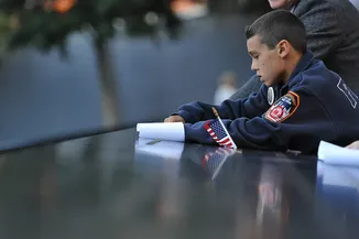 La Generación Que Creció Bajo La Sombra Del 11-S: "A Mis Padres Les Aterraba Ir A Desfiles, Conciertos O Eventos Como El Encendido De Navidad En El Rockefeller Center"