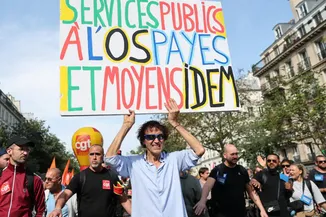 "Augmentez les Salaires !" : En France, 300 000 Personnes Ont Manifesté pour le Pouvoir D'Achat
