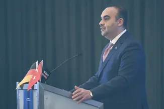 Bakan Kacır'dan Alman otomotiv şirketlerine Türkiye'ye yatırım çağrısı: