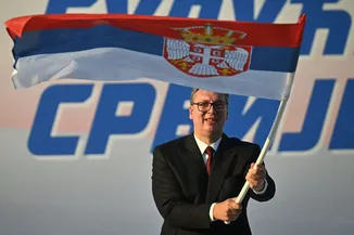 El Presidente de Serbia, Aleksandar Vucic, Dimite Antes de las Elecciones Parlamentarias de Octubre
