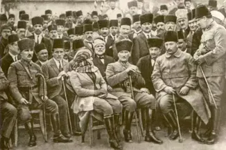 Mustafa Kemal Atatürk: Türkiye Cumhuriyeti'nin Kurucusu ve Modernleşme Öncüsü