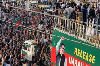 Supporters of Imran Khan Start March on Locked-Down Islamabad