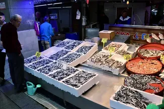 Trabzon'da hamsinin kilogramı 100 liradan satıldı