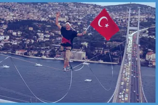 İstanbul Boğazı’nda Yürekleri Ağza Getiren Anlar: Red Bull Sporcusu Halat Üzerinde Asya’dan Avrupa’ya Geçti