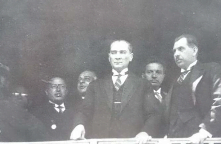 Atatürk'ün İlk Kez Yayımlanan Çarpıcı Fotoğrafları