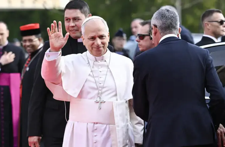 Après UN Hommage à L'Europe, le Pape Léon XIV A Achevé Sa Visite Historique en France