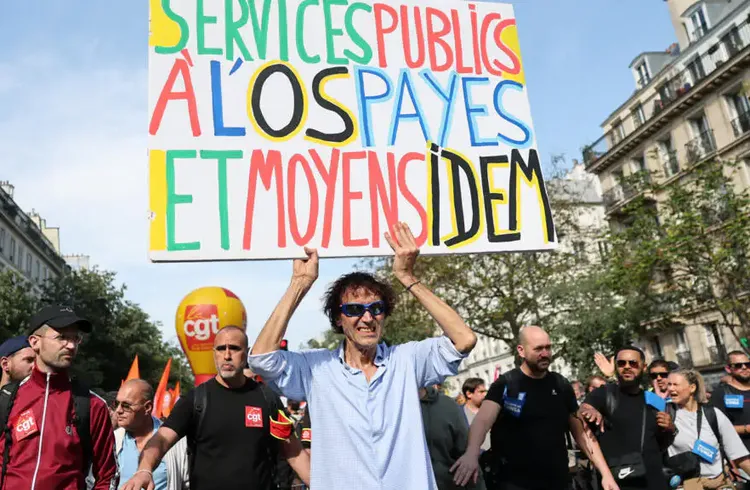 "Augmentez les Salaires !" : En France, 300 000 Personnes Ont Manifesté pour le Pouvoir D'Achat