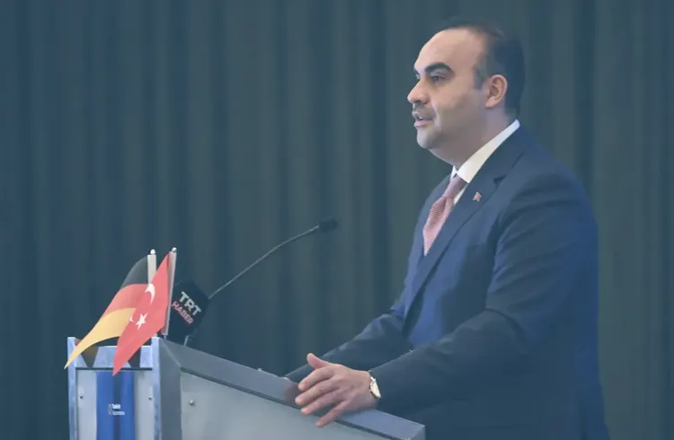 Bakan Kacır'dan Alman otomotiv şirketlerine Türkiye'ye yatırım çağrısı: