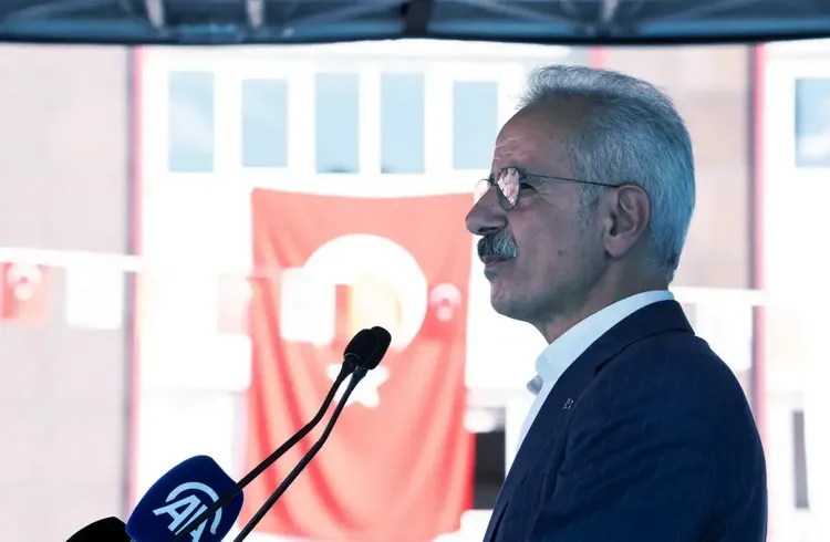 Bakan Uraloğlu, 2025 Postacı Yürüyüş Yarışması Türkiye Finali'nde konuştu: Bakan Uraloğlu, 2025 Postacı Yürüyüş Yarışması Türkiye Finali'nde konuştu: