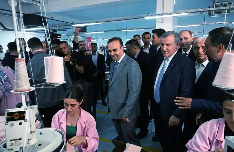 Bakanlar Bak ve Kacır, Siirt'te ÇÜGEP Yeni Uygulama Dönemi Açılış ve İmza Töreni'ne katıldı Bakanlar Bak ve Kacır, Siirt'te ÇÜGEP Yeni Uygulama Dönemi Açılış ve İmza Töreni'ne katıldı