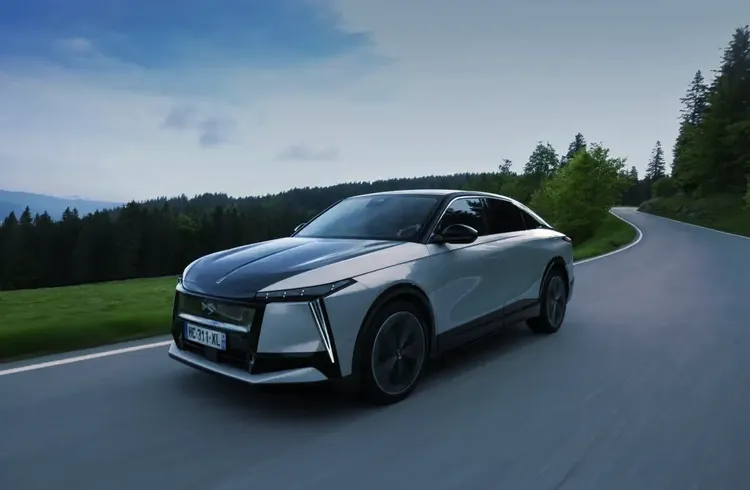 DS Automobiles, DS'in 70. yılını kutladı DS Automobiles, DS'in 70. yılını kutladı