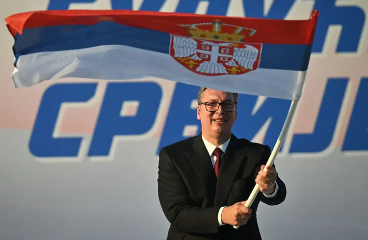 El Presidente de Serbia, Aleksandar Vucic, Dimite Antes de las Elecciones Parlamentarias de Octubre