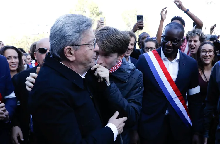 Elwan B., el Joven A la Sombra de Mélenchon Que Agita las Masivas Protestas Estudiantiles en Francia