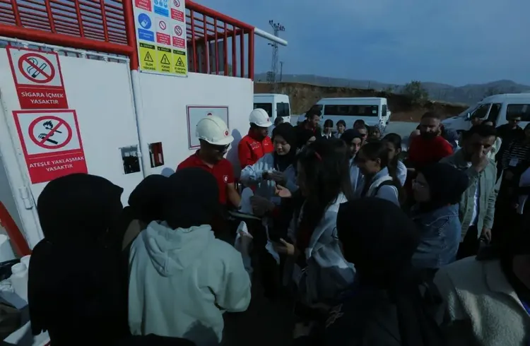 Enerji ve Tabii Kaynaklar Bakanlığı Gabar'da öğrencileri ağırladı