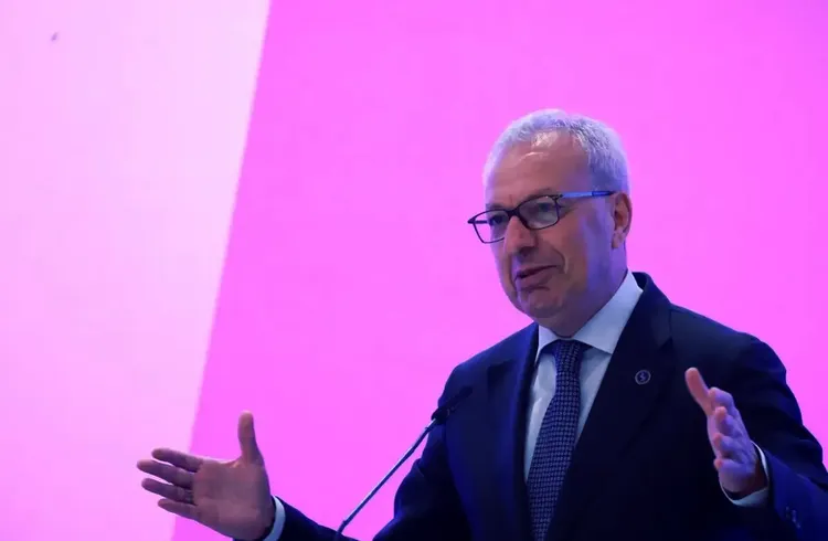 ESİAD'ın 37. Yüksek İstişare Konseyi Toplantısı İzmir'de gerçekleşti ESİAD'ın 37. Yüksek İstişare Konseyi Toplantısı İzmir'de gerçekleşti