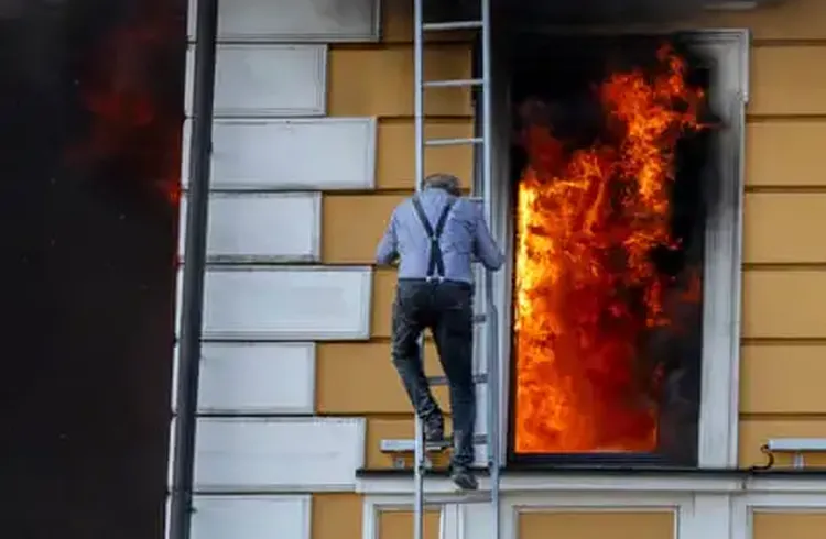I Went Curtain Shopping During a Kyiv Air Raid. And Not Because I’M ‘Resilient’ | Diana Berg