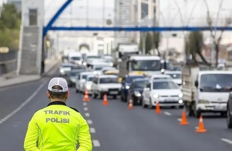 İstanbul’da 5 İlçede Yollar Trafiğe Kapatıldı