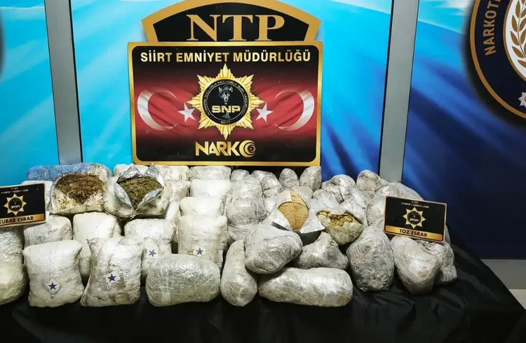 Koyun Yünleri İçine Gizlenmiş 37 Kilo Esrar Ele Geçirildi