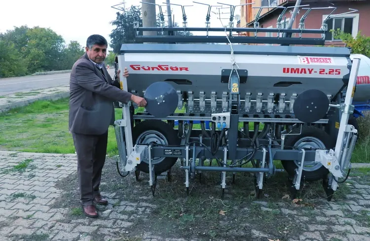 Kütahya'da kooperatif üyeleri yeni tarım makineleriyle üretimi artıracak