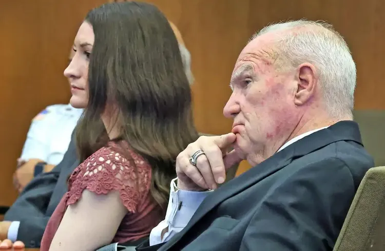 La Defensa de Lindsay Clancy Pide Archivar el Caso y Cuestiona las Pruebas Contra la Enfermera