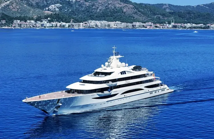 Lüks yat "Alaiya" Marmaris'te yakıt ikmali yapıldı Lüks yat "Alaiya" Marmaris'te yakıt ikmali yapıldı