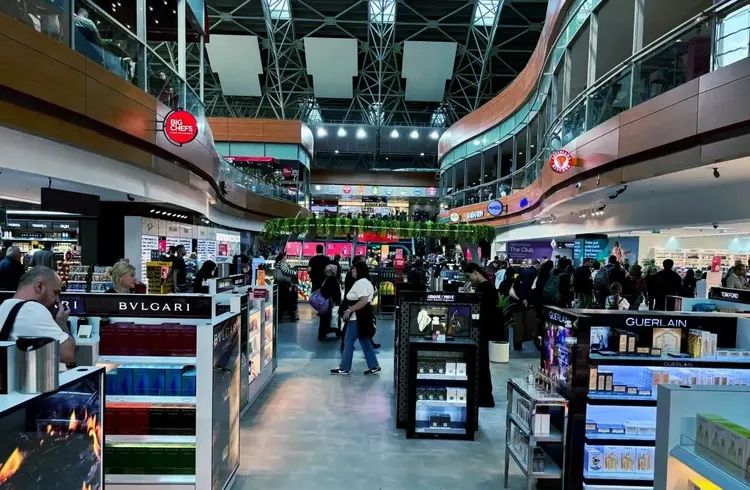Sabiha Gökçen Havalimanı'nda "duty free" alanı yenilendi Sabiha Gökçen Havalimanı'nda "duty free" alanı yenilendi
