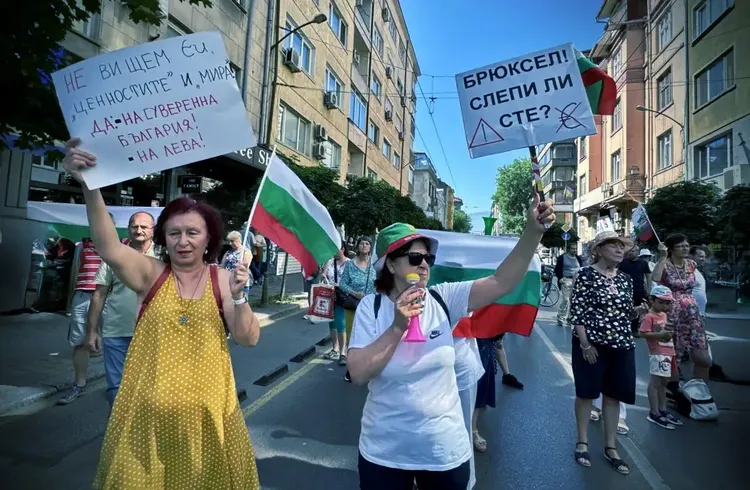Sofya'da Bulgaristan'ın avroya geçişi protesto edildi Sofya'da Bulgaristan'ın avroya geçişi protesto edildi