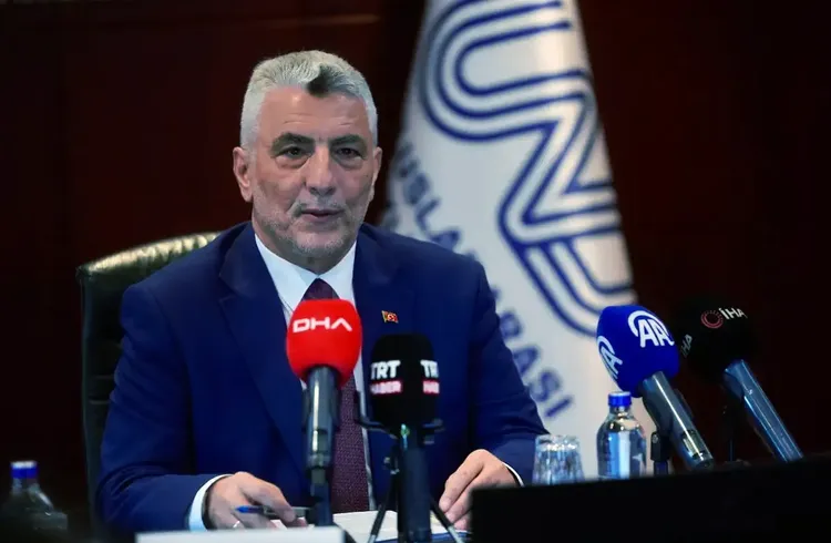 Ticaret Bakanı Bolat, Uluslararası Nakliyeciler Derneği'ni ziyaret etti: