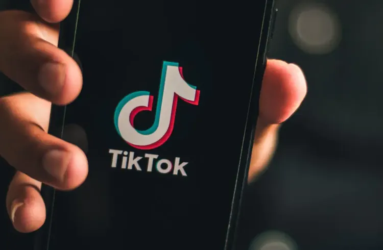 Tiktok’a AI Alışveriş Asistanı Geliyor: Videoyu İzlerken Tek Dokunuşla Satın Alma
