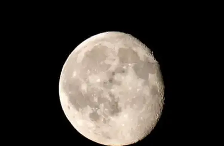 Top Trump Military Adviser Says US Must Prepare To Fight Around Moon
