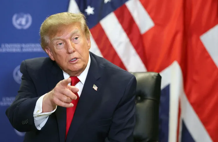 Trump: "las Mismas Personas Que Dijeron Que Todos Estaríamos Muertos en 12 Años Debido al Calentamiento Global Dicen Que la IA Nos Va A Matar A Todos"