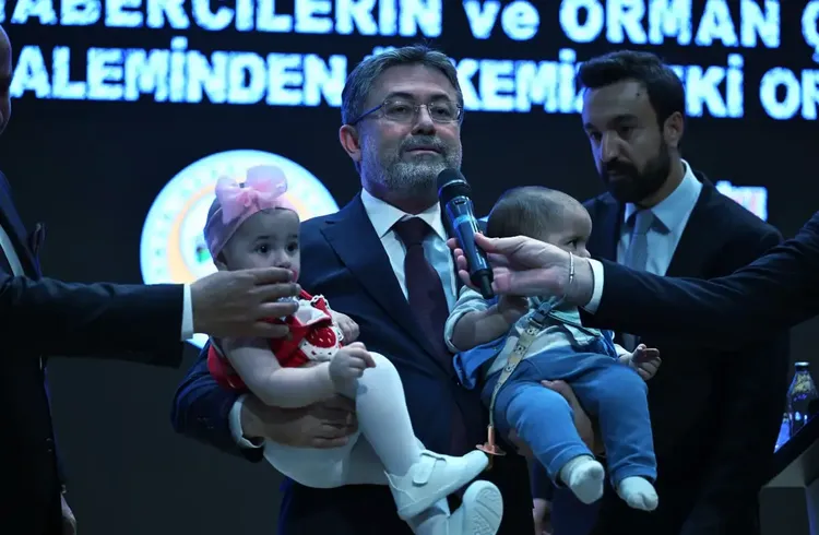 Türkiye'deki orman yangınlarını anlatan "yakMA" kitabının tanıtımı yapıldı Türkiye'deki orman yangınlarını anlatan "yakMA" kitabının tanıtımı yapıldı