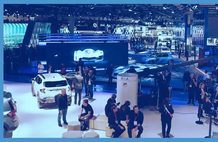 Paris Fuarında Otomobil Şirketleri Yeni Modellerini Tanıtıyor Paris Fuarında Otomobil Şirketleri Yeni Modellerini Tanıtıyor