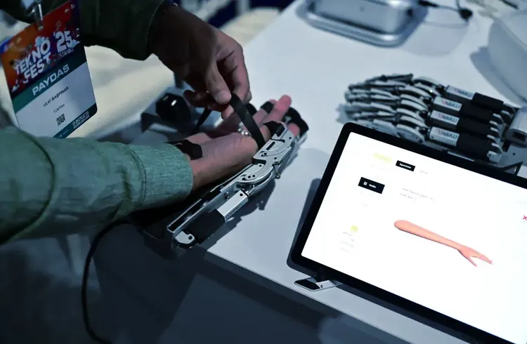 Yerli üretim robotik el rehabilitasyon sistemiyle hastalara düşük maliyetli tedavi amaçlanıyor