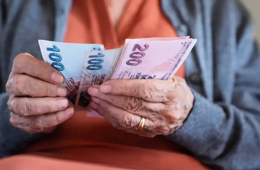 SSK ve Bağ-Kur Emeklileri İçin 4 Zam Senaryosu: En Düşük Emekli Maaşı Ne Kadar Olacak?