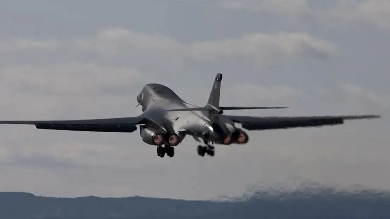 Axios: ABD, İran'da Yeniden B-1 Bombardıman Uçaklarıyla Saldırıyor