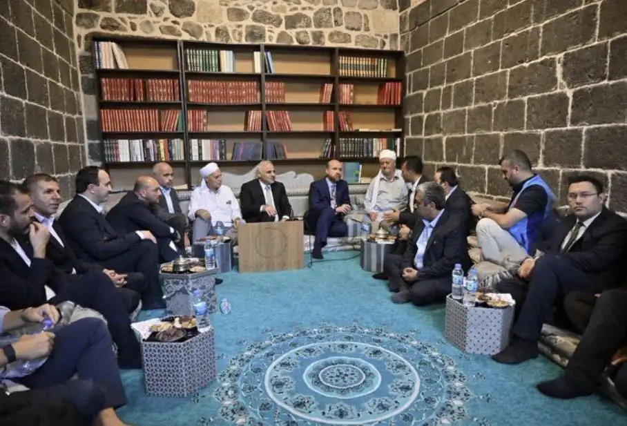 Diyarbakır'da Çok Tartışılan O Görüntü: Rojin Kabaiş'in Amcası Bilal Erdoğan İle Görüşmelerine İlişkin Açıklama Yaptı